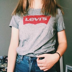 Gray tee shirt